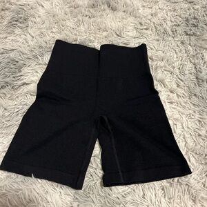 Aritiza Black High-Waisted Women's Shorts